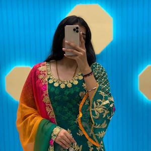 Choli exclusif fantaisie lourd imprimé en georgette avec un style complet Sarara et un volant Dupatta de qualité supérieure au prix de gros - Product Image 1
