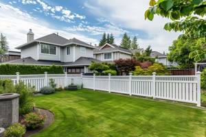 La valla de vinilo viene en una variedad de estilos para adaptarse a cualquier estilo de hogar. - Product Image 5