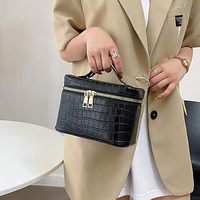 Meilleur prix étui de train de voyage pour femmes organisateur en cuir sacs et étuis à cosmétiques avec fermeture à glissière pour le rangement du maquillage et les outils