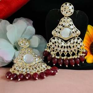 ต่างหูแบบห้อยของสตรีสไตล์พื้นเมืองของ Kundan คริสตัลแขวนหลากสีสำหรับงานแต่งงานและโอกาสพิเศษ - Product Image 5