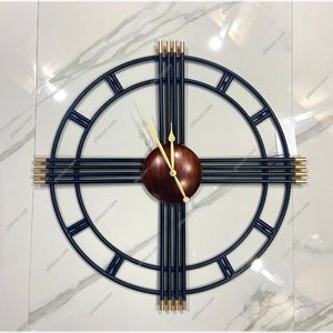 Horloge murale décorative en métal moderne de qualité supérieure pour la décoration de bureau à domicile ou de salon, montre élégante et fonctionnelle - Product Image 5
