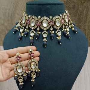 Diseño elegante tradicional de conjunto de collar nupcial de Kundan pesado conjunto de Gargantilla para mujeres niñas para funciones de boda - Product Image 3