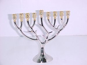 Motif en relief Premium Royal Look Luxures Fantaisie Menorah Bougeoir Vente Chaude Vintage Classique Look Candélabre Menorah - Product Image 2