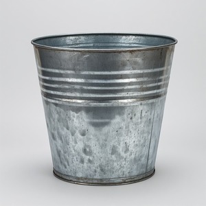 Maceta galvanizada hecha a mano con acabado rústico antiguo, perfecta para una elegante decoración de jardín de temporada para exteriores e interiores - Product Image 2