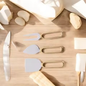 Ensemble unique de couteaux à fromage en acier inoxydable avec manche en laiton doré Ensemble de service à fromage de qualité supérieure - Product Image 4