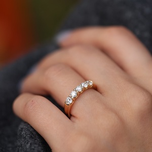 แหวนเพชรโมอิสเจียระไนทรงกลม3มม. ครึ่งแหวนทองหรือเงิน | เครื่องประดับแต่งงานแบบคลาสสิก - Product Image 3