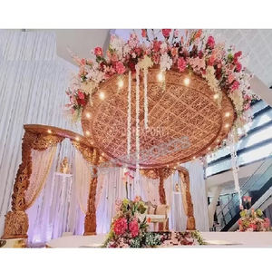 Escenario de boda de madera tradicional Cum Mandap Estilo abierto Escenario DE BODA redondo Mandap Decoración de escenario de boda exclusiva en Londres - Product Image 1