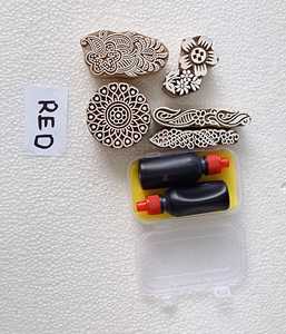 Caja mehndi hecha a medida que incluye bloques de madera de diferentes formas con 2 botellas de tinta negra para niñas y damas. - Product Image 2