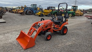 Tracteur Kubota BX1880 d'occasion 4x4 compact pour usage agricole avec chargeur frontal - Product Image 5