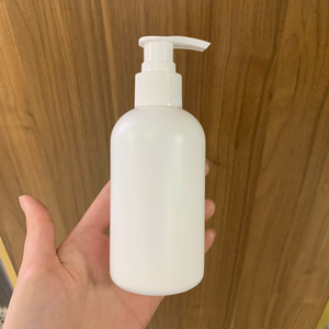 Distributeur de lotion rechargeable de bouteille de pompe en plastique HDPE blanc de 220ml pour l'emballage cosmétique de lavage de corps de conditionneur de shampooing - Product Image 1