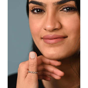 Anillo de Plata de Ley 925 CLARA con Diamante Infinito Ajustable, Gema Moderna para Mujer, para Regalo de Boda, Compromiso o Fiesta - Product Image 4