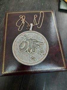 จี้ฮิปฮอปสำหรับผู้ชายประดับเพชรเม็ดสีโรสโกลด์14K ออกแบบได้ตามต้องการ - Product Image 5