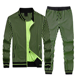 Vente en gros d'ensemble de jogging Slim Fit décontracté personnalisé en polyester léger vêtements de sport respirant survêtements à capuche design solide hiver - Product Image 3