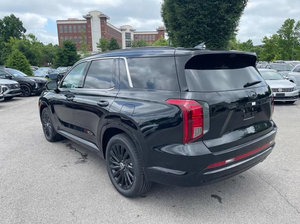 SUV de Lujo Edición Nocturna 2025, Vehículo Familiar de 7 Plazas, Características Avanzadas de Seguridad y Confort, Motor V6 de 3.8L y 8 Velocidades - Product Image 3