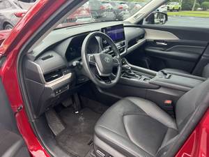 Limpio de segunda mano 2024 Toyo_ta Grand Highlander Limited tracción delantera - Product Image 4