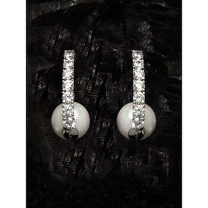 Clara - Pendientes Clásicos de Plata de Ley 92.5 con Perlas, Regalo para Mujeres y Niñas - Product Image 2