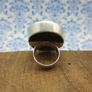 Bague bohème élégante en argent fabriquée à la main, design artisanal, cabochon en malachite naturelle épaisse, perle de diamant pour les mariages et les fêtes - Product Image 3