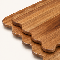 Ensemble de 2 planches à servir en bois d'acacia à bords festonnés, design rectangulaire pour la cuisine, la présentation de fromages et de charcuteries