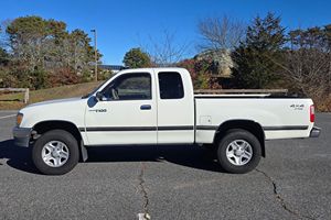 Toyota T100 Xtracab SR5 4x4 de 1997 en buen estado - Product Image 4