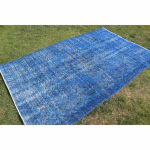 Alfombra Turca Vintage de 4.8x8 pies (147x243 cm), Alfombra Floral Azul y Negra - Product Image 1