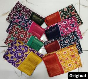 Vente en gros de 8 saris en soie mélangée Ikat Handloom avec motifs géométriques traditionnels Couleurs vives assorties - Product Image 6