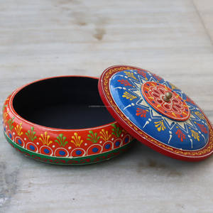 Boîte à bibelots en bois peinte à la main Organisateur de rangement décoratif rond Boîte à bijoux de style indien pour le salon - Product Image 4