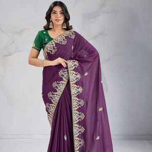 Nouvelle arrivée, sari en georgette pour femmes, à porter pour les fêtes, avec un travail de broderie lourd et de sequins, avec un chemisier assorti au même travail de broderie - Product Image 1