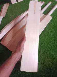 Battes de cricket en saule anglais en bois personnalisées de qualité professionnelle/disponibles avec conception et emballage chauves-souris de cricket en saule anglais - Product Image 4