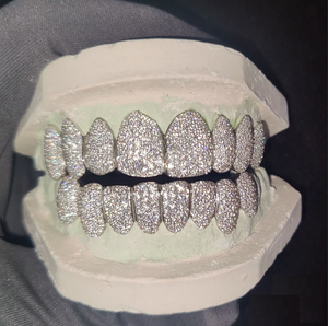 Conjunto completo de alta calidad CZ Diamond Iced Grillz para joyería de Hip Hop para artistas Showrooms Compromiso Exportación directa disponible para - Product Image 1