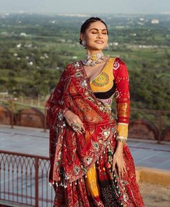 Les plus tendances Flair lourd Lehenga Choli Print Lehenga Choli Broderie exclusive Travail traditionnel Hiver Tendance - Product Image 2