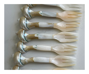 Tenedor de madera de concha de perla de agua dulce natural de 12cm - Product Image 1