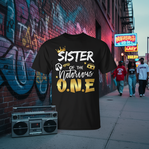 Camiseta de Cumpleaños de Hip Hop Estilo Retro para Hermana de la Notorious One - Idea de Regalo Promocional - Product Image 3