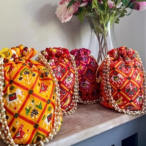Patola Potli กระเป๋า Eid Ramadan ของขวัญเทศกาล haldi mehindi ของที่ระลึกงานแต่งงานกระเป๋า patola jaipuri กระเป๋าถือ Mithai คืน Pooja ของขวัญใหม่