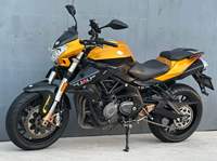 Motocyclette de rue à essence Benelli TNT600 600cc, moteur 4 cylindres en ligne, refroidissement par eau, vitesse maximale >180 km/h, pour motards expérimentés