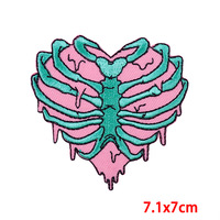 Patch brodé en forme de cœur de style gothique avec motif de crâne, adapté aux vestes, jeans, sacs, chapeaux, etc.