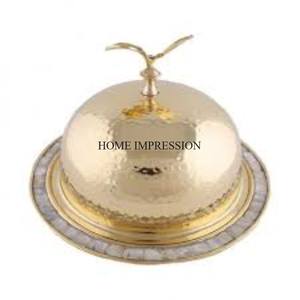 Textura martillada Chapado en oro Forma redonda de metal resistente con atractivo diseñador Tapa superior Mango Metal Calentador de alimentos Suministro de cúpula - Product Image 1
