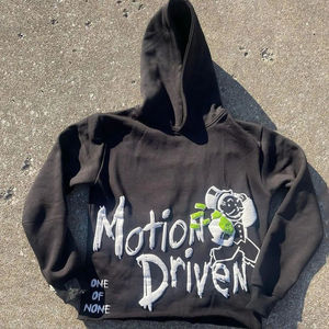 Sudaderas con capucha Gráfico personalizado Streetwear Sudadera con capucha Diseño impulsado por movimiento Hombres Jersey Edición limitada Impreso Sudadera con capucha OEM Disponible 2025 - Product Image 1