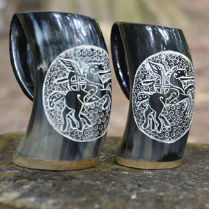 Chope en corne de qualité supérieure pour la consommation de boissons médiévales, chope en corne viking artisanale pour les amateurs de hydromel, d'ale et de bière. - Product Image 1