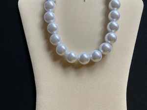 Collier artisanal vintage en perles de résine de bijouterie classique, vente en gros - Product Image 5