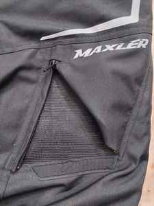 Pantalones textiles para motocicleta diseñados para viajes y desplazamientos, con comodidad transpirable y paneles de protección CE nivel 1. - Product Image 3
