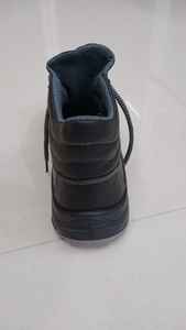 Chaussures de sécurité très vendues avec embout en acier ou composite et semelle en PU utilisées dans les industries alimentaire, du ciment et de la construction - Product Image 2