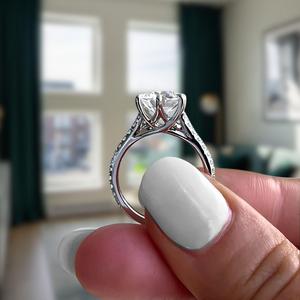 Anillo de Compromiso de Diamante Cultivado en Laboratorio con Corte Brillante, Chapado en Rodio y Oro Blanco para Mujer, con Diamantes Laterales, Certificado IGI, Clásico de Lujo - Product Image 4