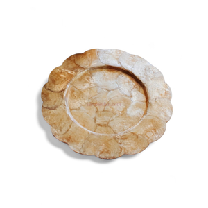 Assiette de présentation en coquille de capiz dorée, inspirée de la vie côtière, pour une mise en scène de table décontractée - Product Image 1