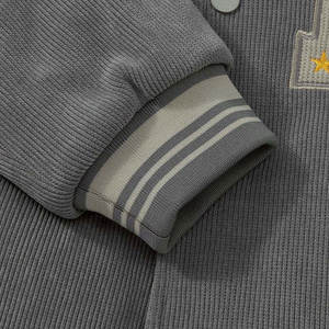 Veste universitaire décontractée brodée en laine personnalisable pour hommes, col montant, logo avant, manches vierges d'hiver, traitement enduit - Product Image 5