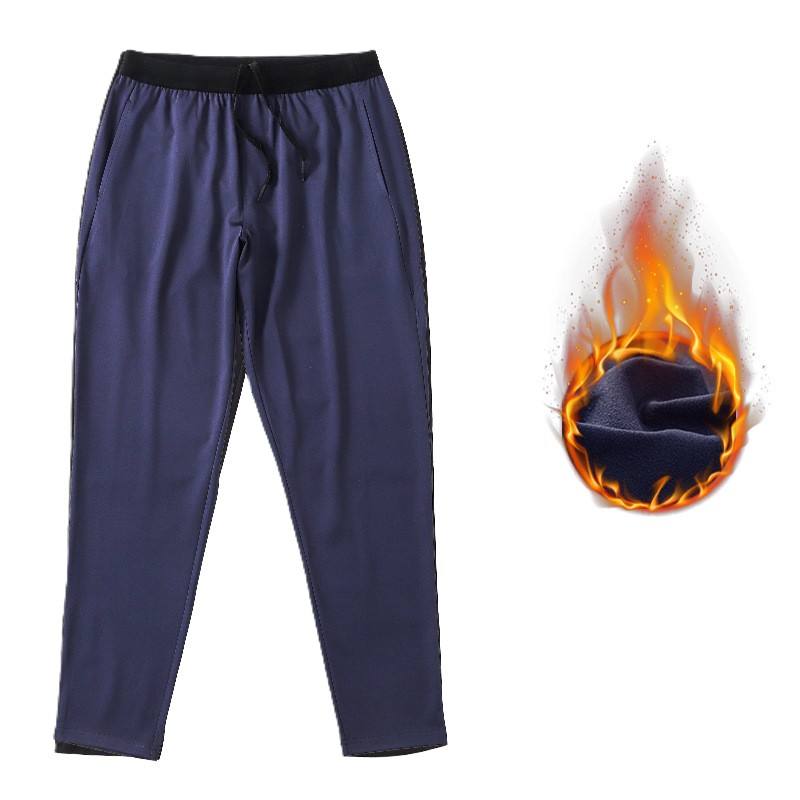 Azul marino con forro polar.