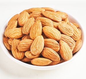 Almendras saladas tostadas de primera calidad (Badam) para aperitivos de frutos secos crujientes y sabrosos a granel - Product Image 2
