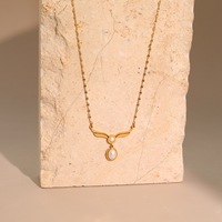 Collar de Perlas con Alas de Ángel Vintage, Acero Inoxidable, Chapado en Oro de 18K, Cadena Delicada y Brillante, Elegante Collar con Colgante de Perlas para Mujer