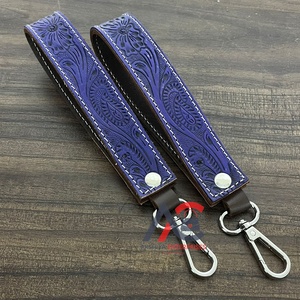 Llavero de Cuero Vacuno Repujado a Mano 2025, Llavero de Lujo de Alta Gama Estilo Occidental, Mosquetón Duradero, Clip para Llaves Bonito para Mujer - Product Image 1