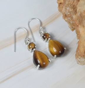 Pendientes Colgantes de Plata de Ley 925 Hechos a Mano, Estilo Vintage, con Ojo de Tigre Natural en Forma de Pera, Diseño Exclusivo para Mujer, Ideales para Bodas - Product Image 3