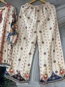 Traje de Dos Piezas para Mujer, Diseño de Lujo con Estampado Digital, Tela Crepé Suave de Primera Calidad, Kurti Largo Elegante con Pantalones a Juego - Product Image 6